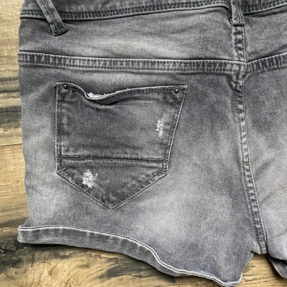 ZARA Denin Rules by TRF Sz 6/8 Distressed Gray Denim Shorts - Picture 8 of 11